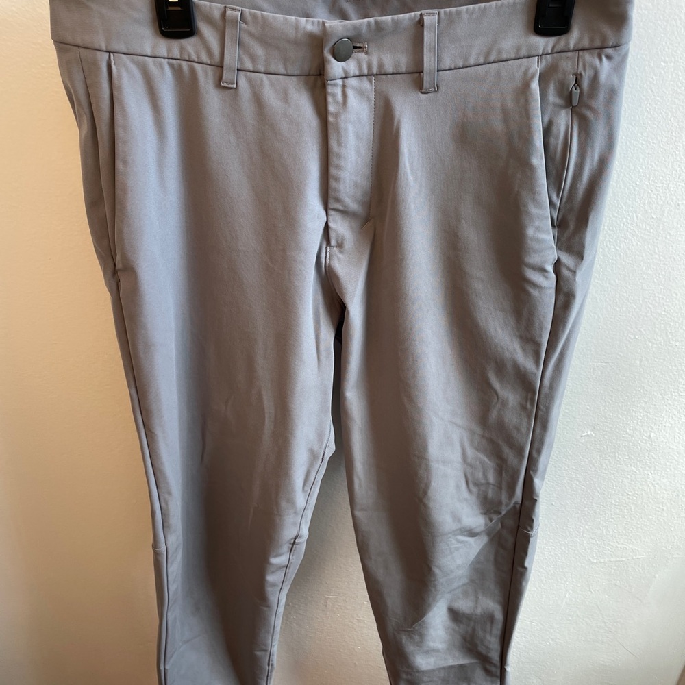Lululemon Athletica men’s commission light stone Gray Chinos 32x30